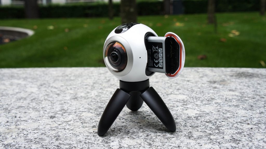 Samsung Gear 360 Real 360° High Resolution VR Camera