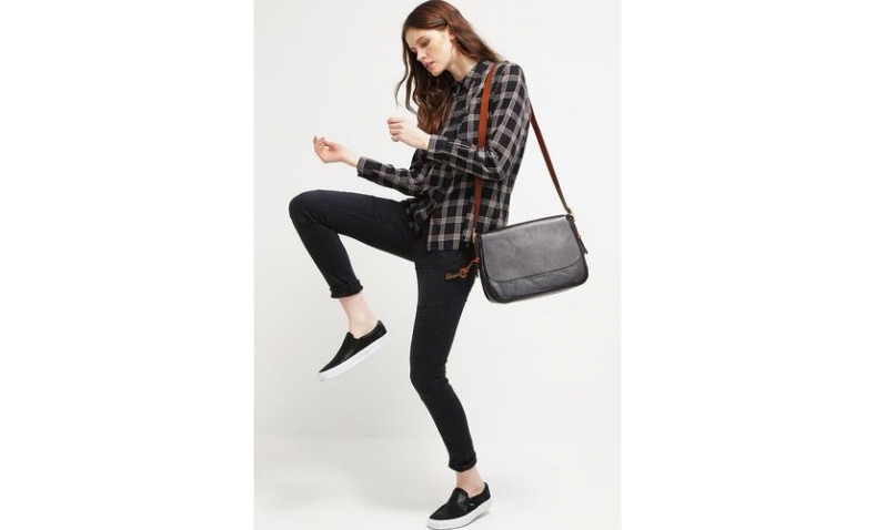 63% off!  Fossil Harper Large Cross Body Bag $84.48