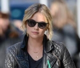 Ray-Ban RB4171 Women’s Erika Wayfarer Sunglasses €47.28+€14.60