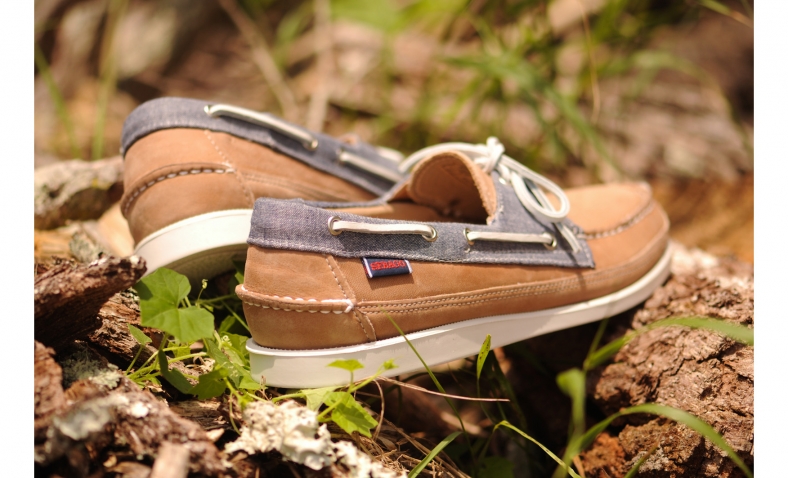 Sebago Men’s Schooner Oxford,Navy/Brown,9.5 M US/D$39.90