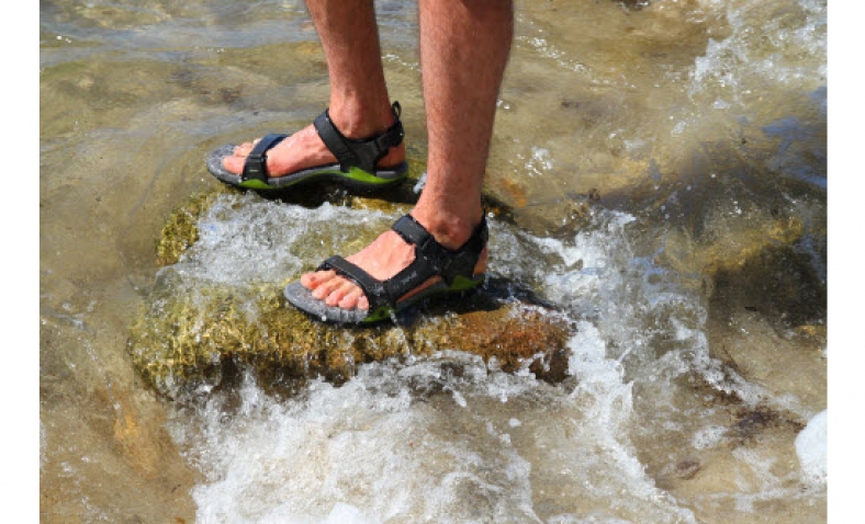 Teva Men’s M Original Universal Menswear Sandal, Navy, 9 M US$33.43