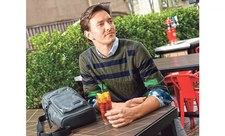 54% off！  Tumi Mission Dolores Leather Sling $180.00